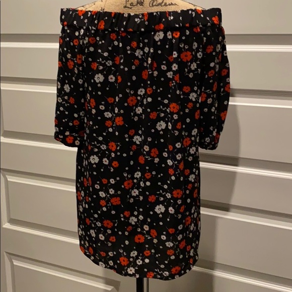 Michael Kors Off The Shoulders Blouse 
Size Small - Picture 4 of 6